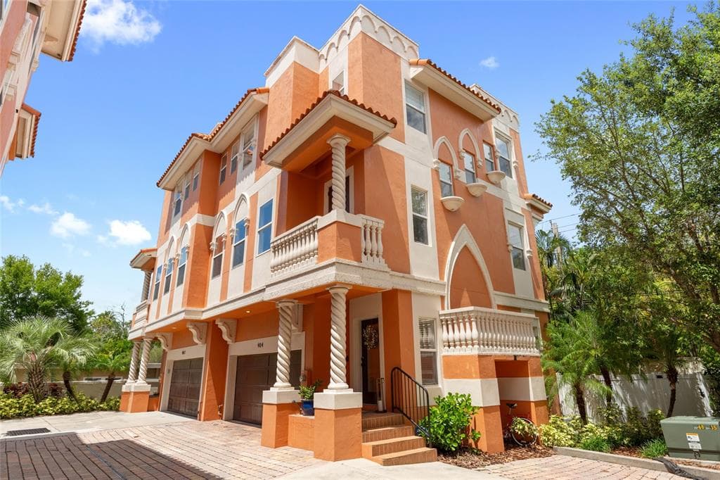 904 VILLA VENICIA WAY