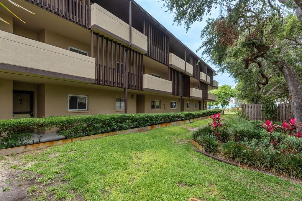 1241 S MARTIN LUTHER KING JR AVENUE UNIT 302 CLEARWATER, FL 33756
