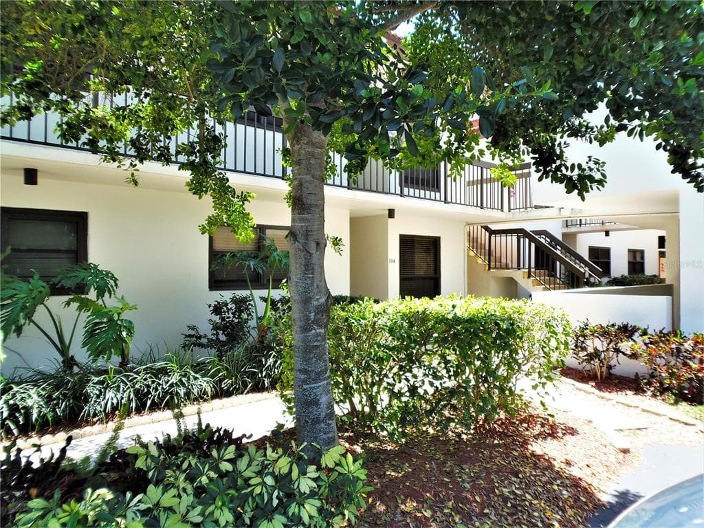 6291 BAHIA DEL MAR CIRCLE UNIT 104 ST PETERSBURG, FL 33715