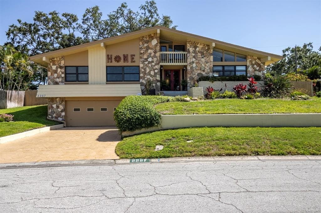 2287 DEMARET DRIVE DUNEDIN, FL 34698