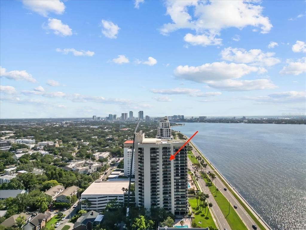 2413 BAYSHORE BOULEVARD UNIT 1604 TAMPA, FL 33629