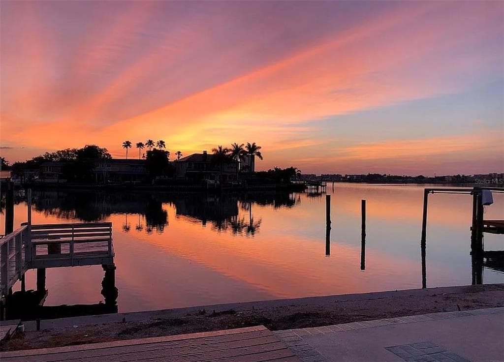 1240 79TH STREET S ST PETERSBURG, FL 33707