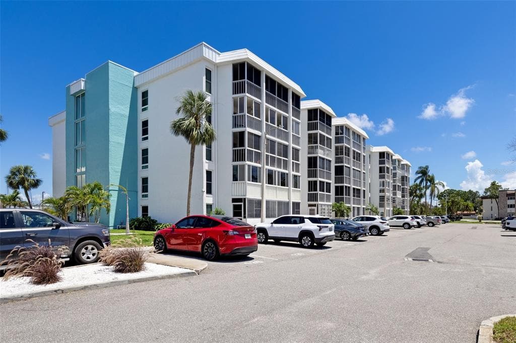 4908 38TH WAY S UNIT 206 ST PETERSBURG, FL 33711