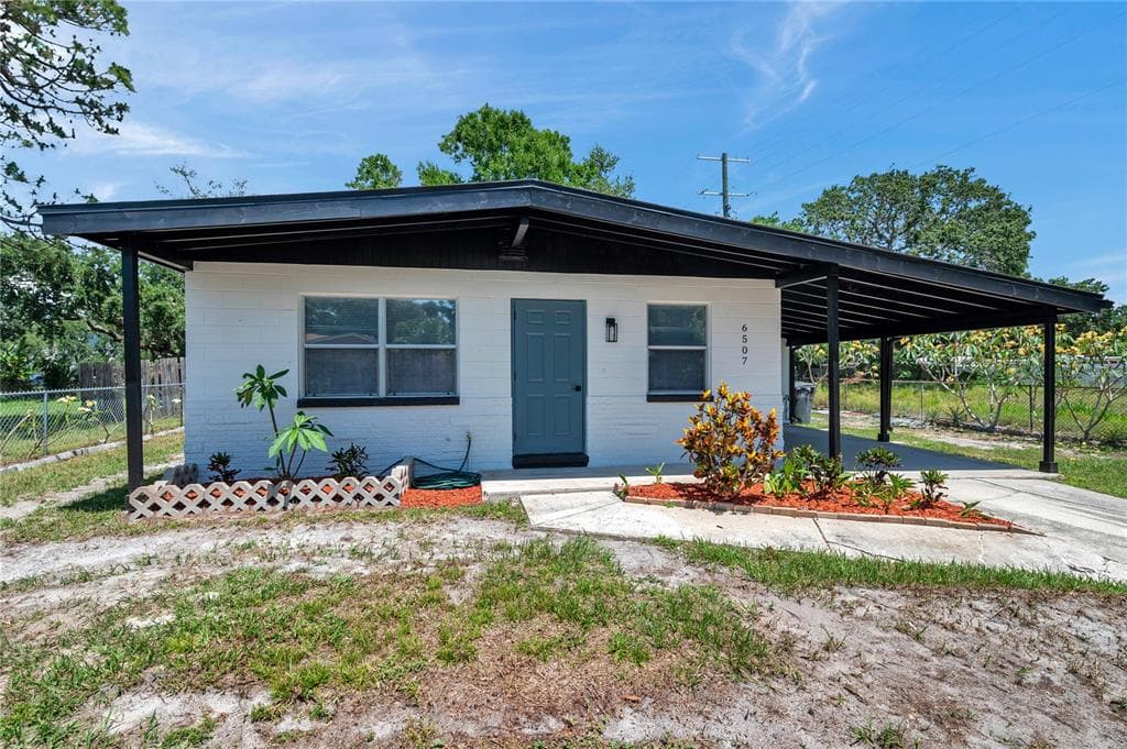 6507 LA MESA CIRCLE TAMPA, FL 33634
