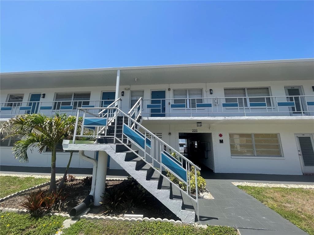 2011 58TH AVENUE N UNIT 20 ST PETERSBURG, FL 33714
