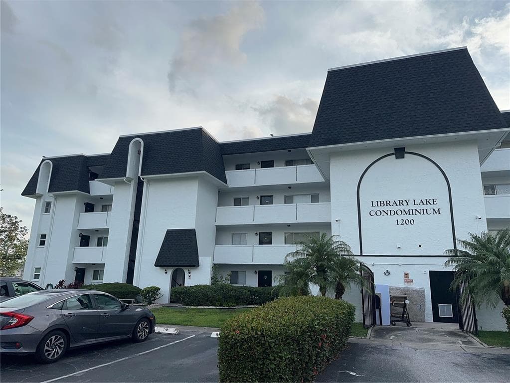 1200 37TH STREET N UNIT 403 ST PETERSBURG, FL 33713