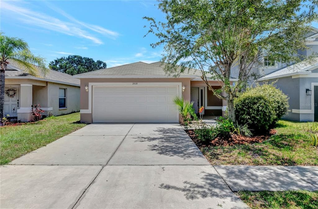 7939 CARRIAGE POINTE DRIVE GIBSONTON, FL 33534