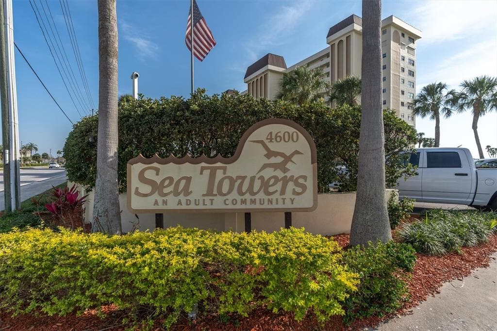 4550 COVE CIRCLE UNIT 1105 ST PETERSBURG, FL 33708