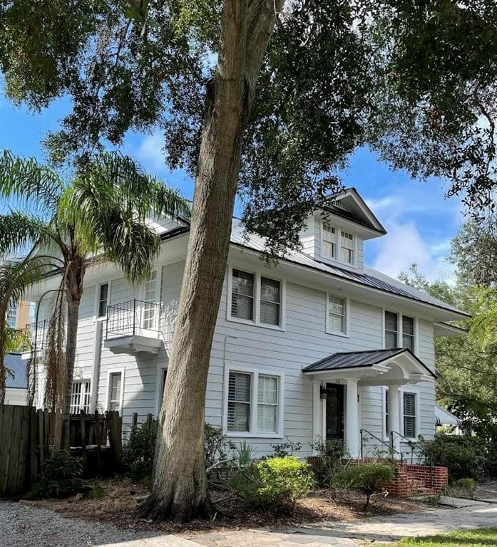300 8TH AVENUE NE ST PETERSBURG, FL 33701