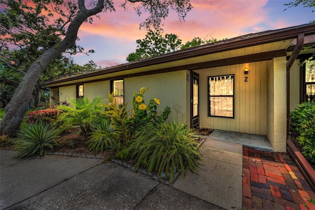 1288 POWDERPUFF DRIVE UNIT 1202 DUNEDIN, FL 34698