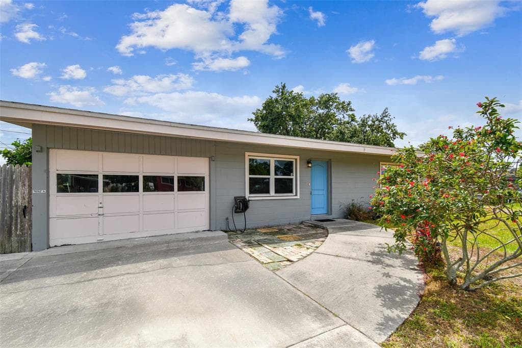 8528 IRIS AVE SEMINOLE, FL 33777
