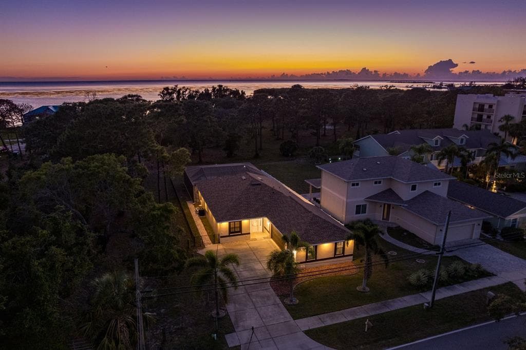 632 S FLORIDA AVENUE TARPON SPRINGS, FL 34689