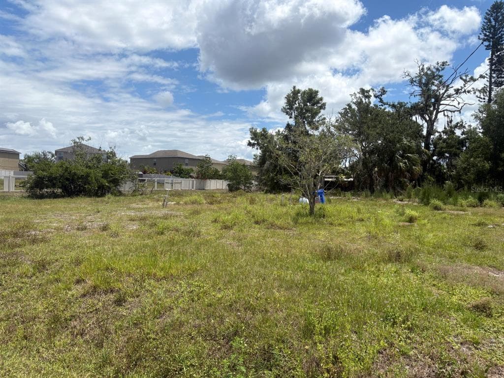 2208 7TH STREET SW RUSKIN, FL 33570