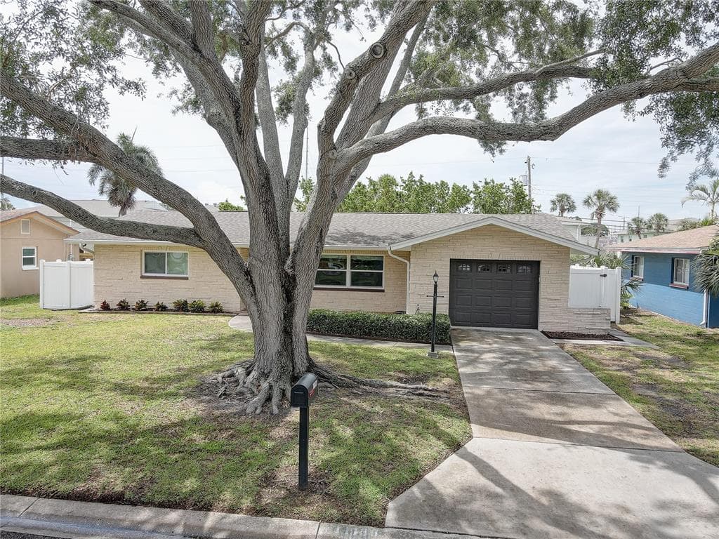 11188 64TH TERRACE SEMINOLE, FL 33772