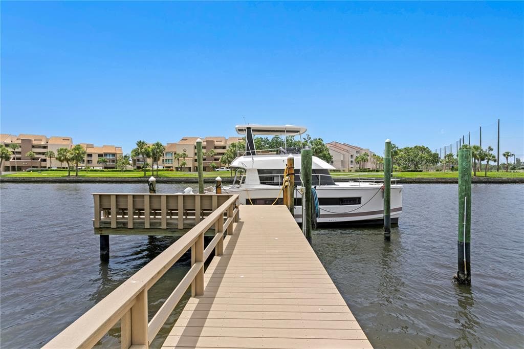 2773 SEABREEZE DRIVE S GULFPORT, FL 33707