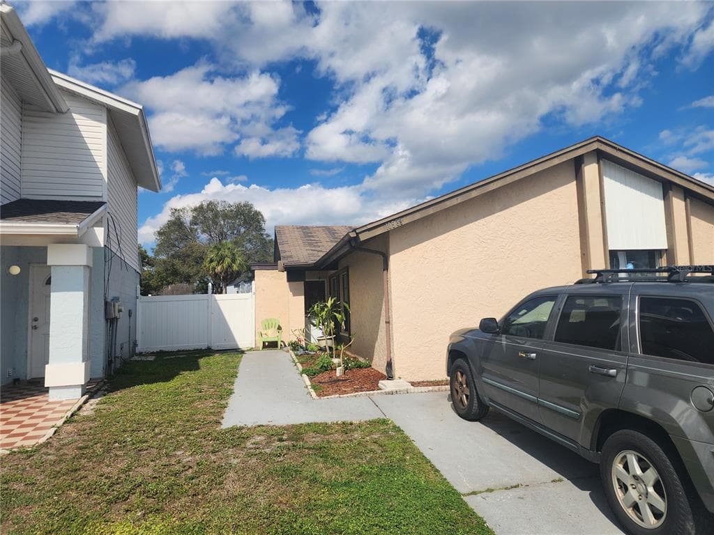 10539 PARKCREST DRIVE
