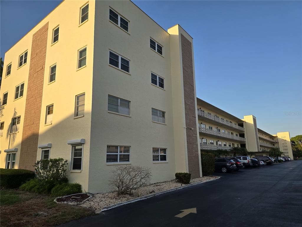 5705 80TH STREET N UNIT 303 ST PETERSBURG, FL 33709