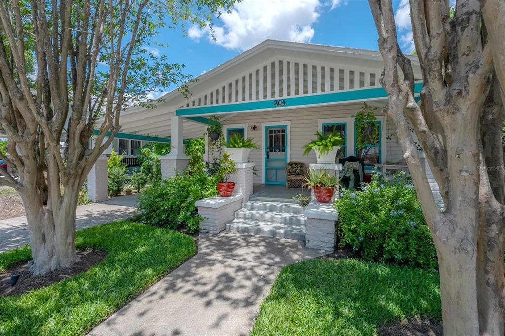 204 E NORTH STREET TAMPA, FL 33604