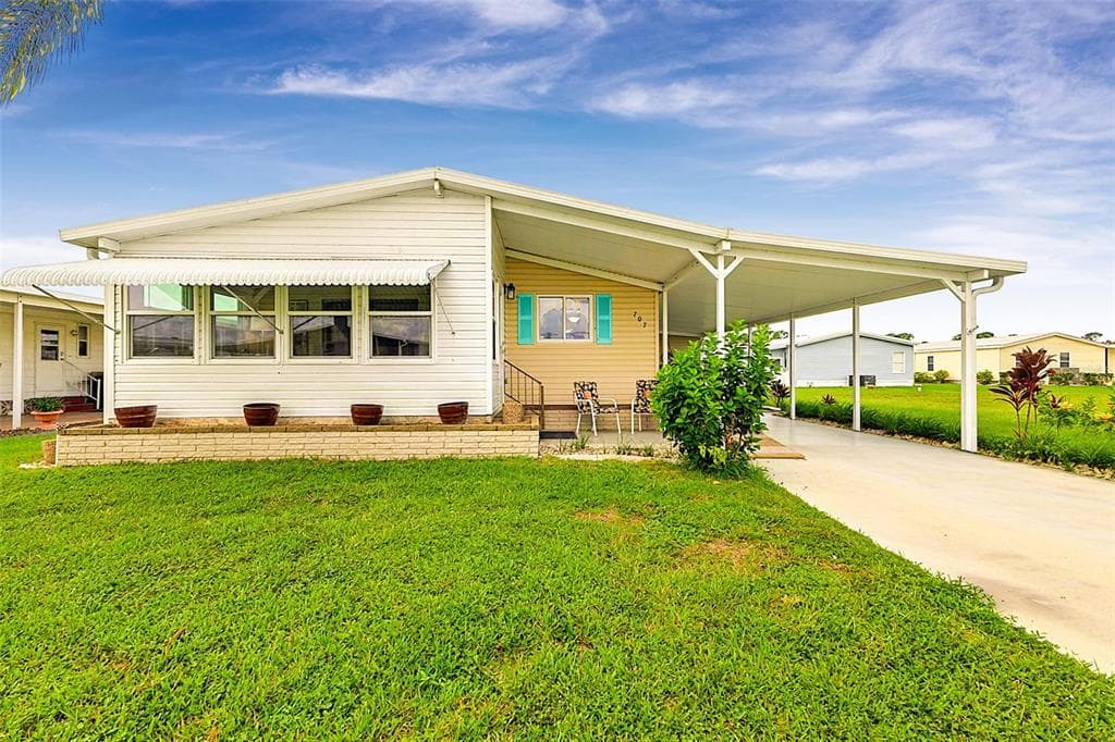 707 DEL LUNA DRIVE NORTH PORT, FL 34287