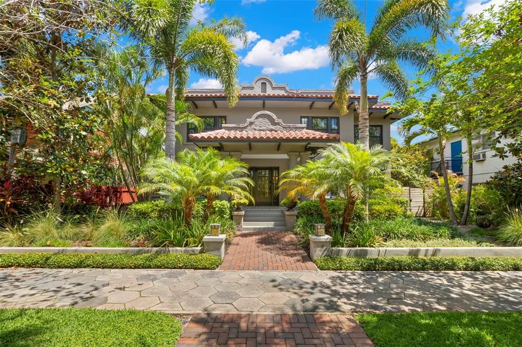 345 8TH AVENUE NE ST PETERSBURG, FL 33701