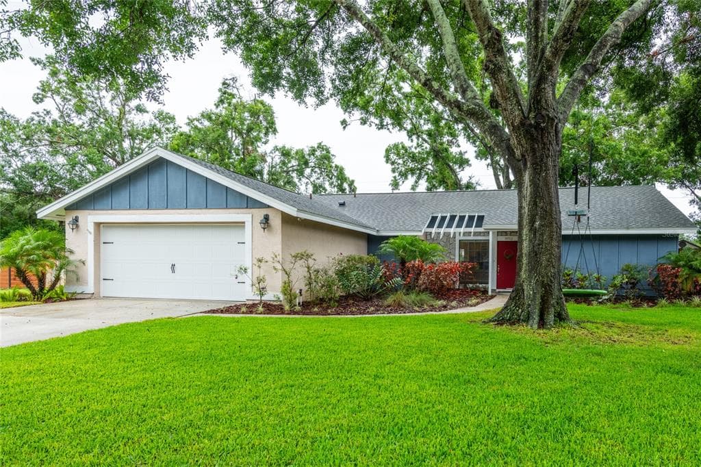 14902 FOXHOUND PLACE TAMPA, FL 33624
