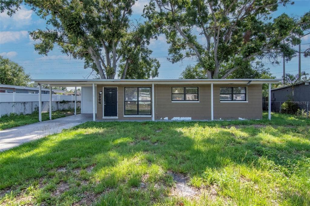 2004 WINDSOR WAY TAMPA, FL 33619