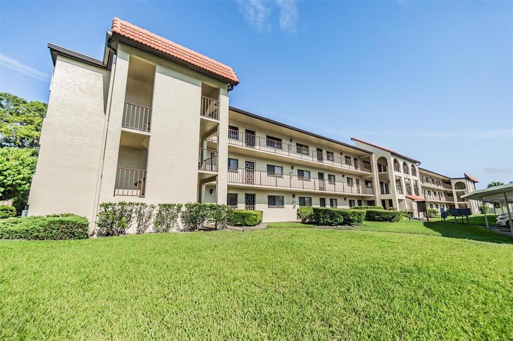 3055 CASA DEL SOL CIRCLE UNIT 202 CLEARWATER, FL 33761