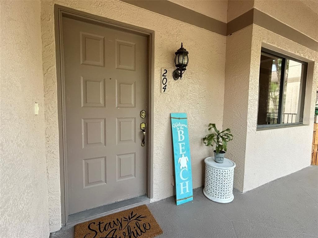 3044 RED OAK COURT UNIT 204 PALM HARBOR, FL 34684
