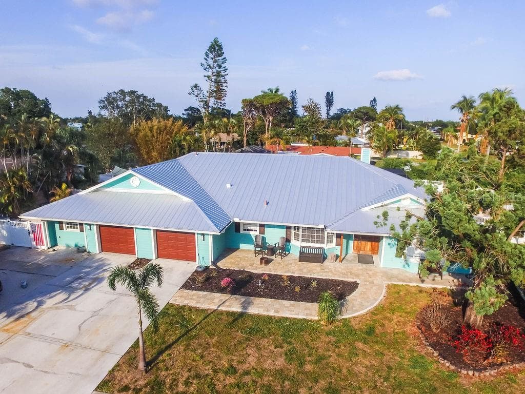 1021 ESTREMADURA DRIVE BRADENTON, FL 34209