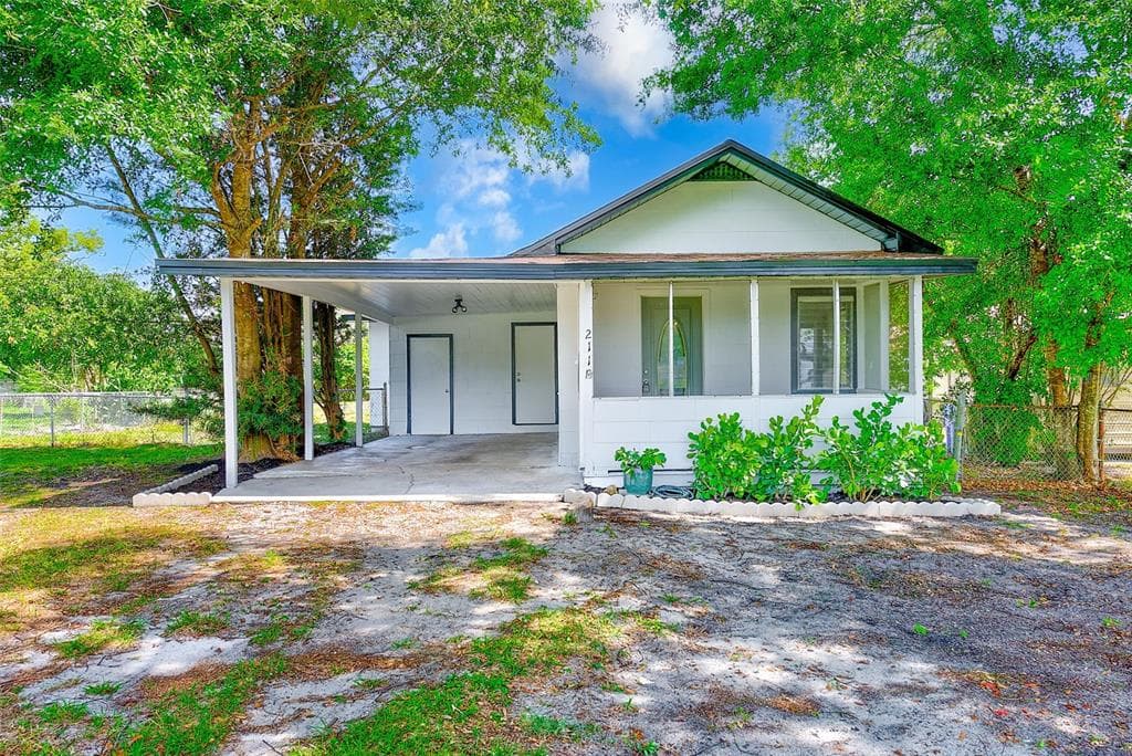 211 W CRESCENT DRIVE LAKELAND, FL 33805