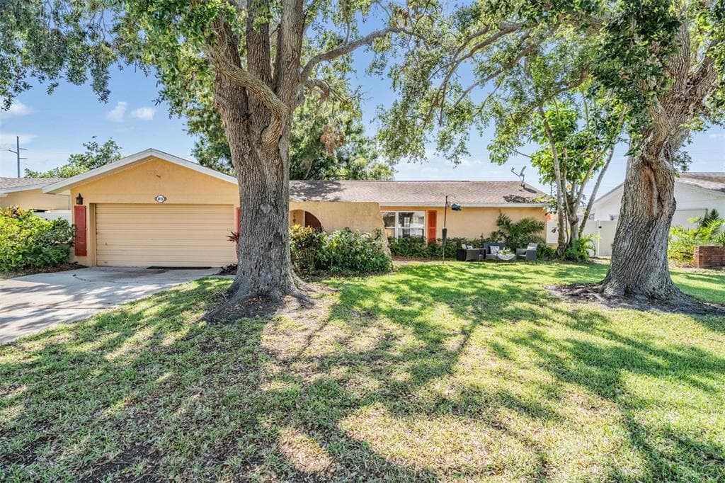 8956 124TH WAY SEMINOLE, FL 33772