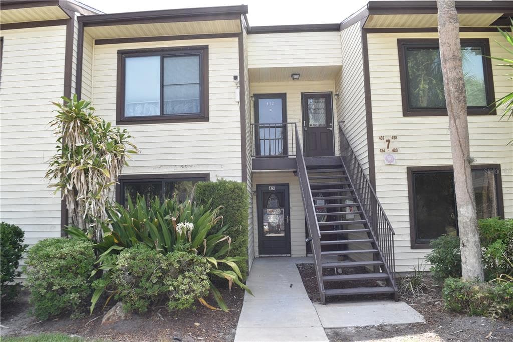 420 MOORINGS COVE DRIVE UNIT 420