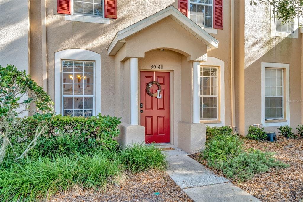 30140 BARNABY LANE WESLEY CHAPEL, FL 33543