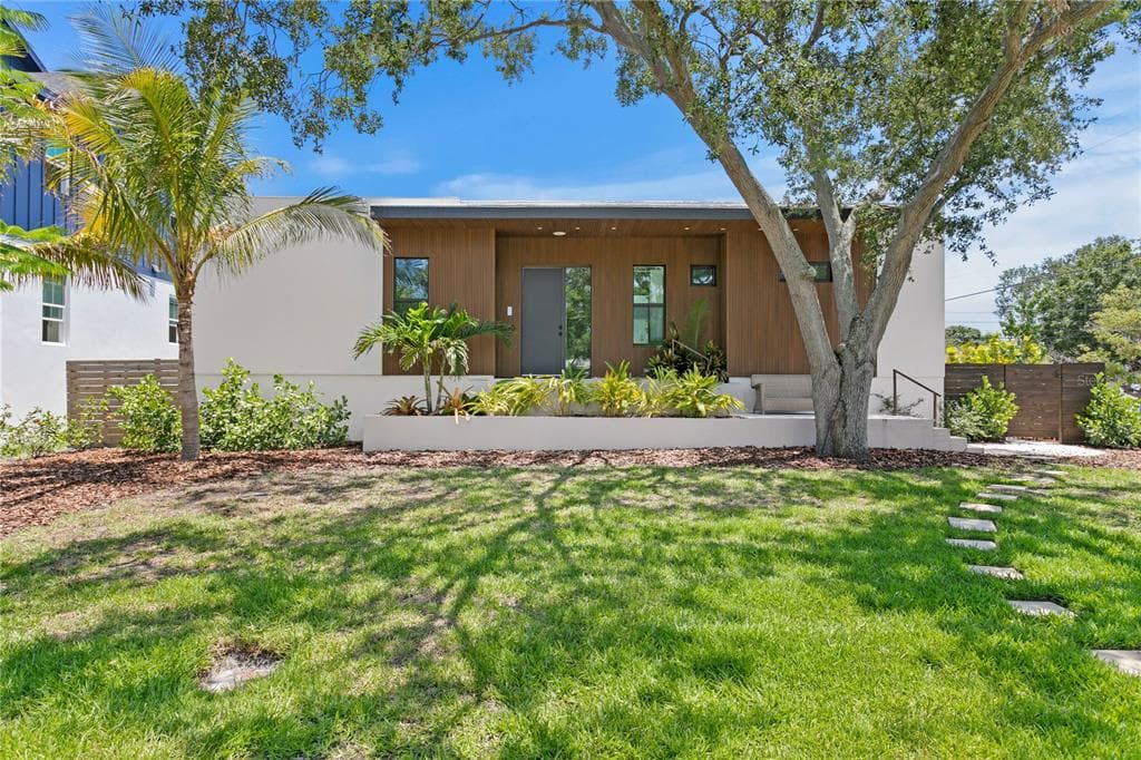 500 38TH AVENUE NE ST PETERSBURG, FL 33704