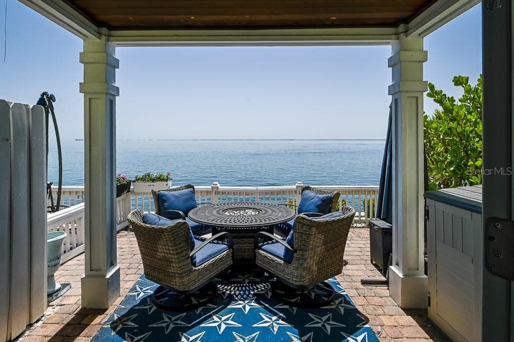 5042 COQUINA KEY DRIVE SE ST PETERSBURG, FL 33705