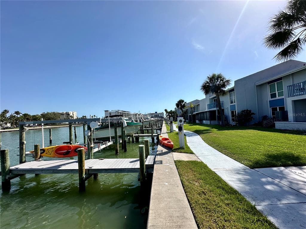 320 MEDALLION BOULEVARD UNIT G MADEIRA BEACH, FL 33708