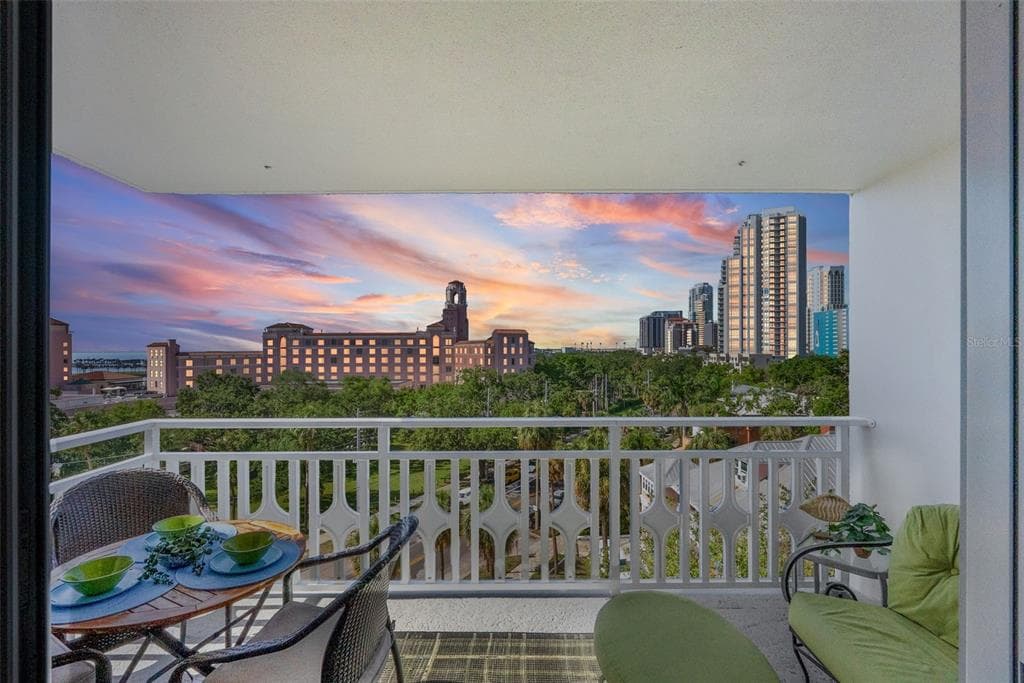 700 BEACH DRIVE NE UNIT 704 ST PETERSBURG, FL 33701
