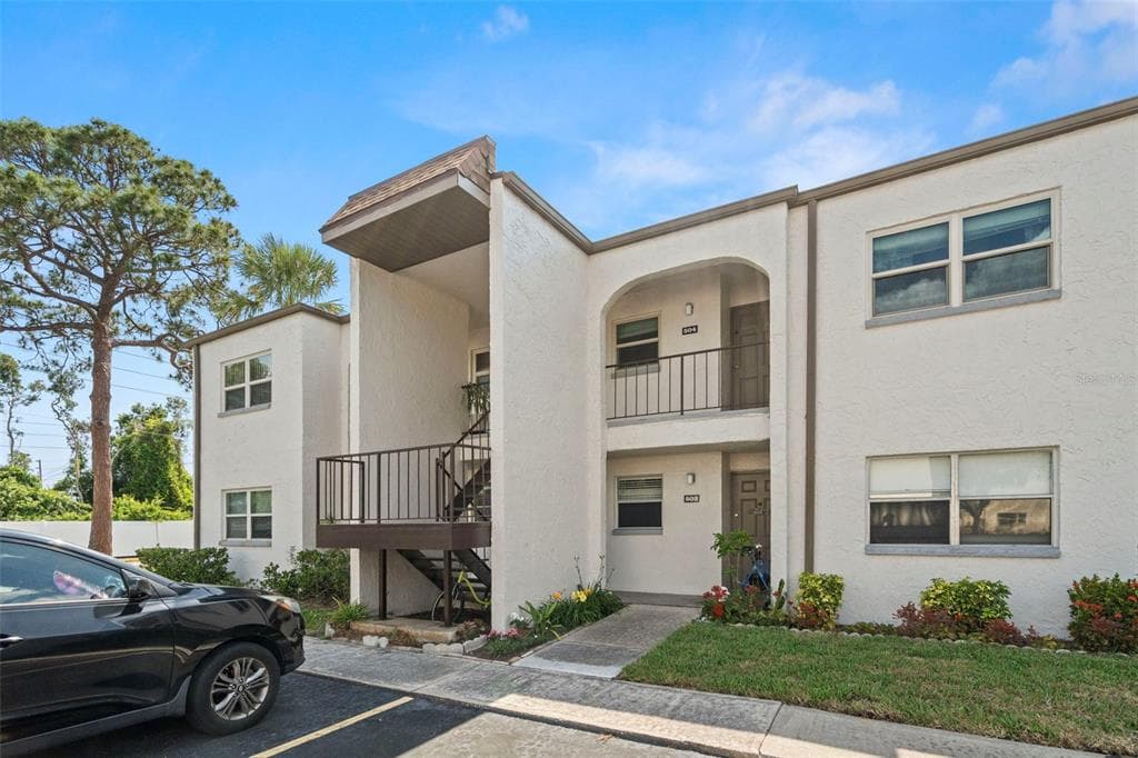 7701 STARKEY ROAD UNIT 504 SEMINOLE, FL 33777