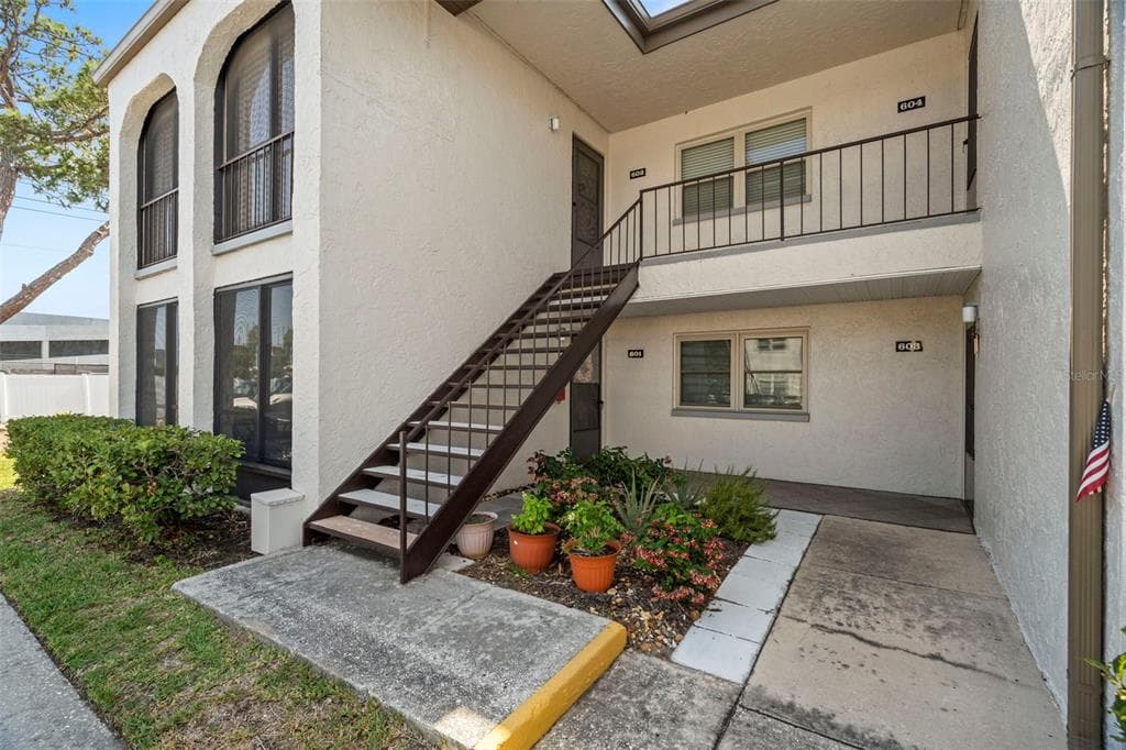 7701 STARKEY ROAD UNIT 601 SEMINOLE, FL 33777