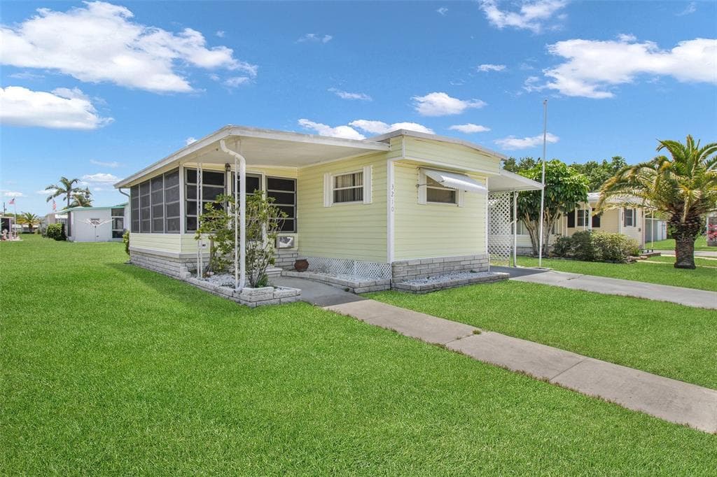 3210 HAMPSHIRE DRIVE HOLIDAY, FL 34690