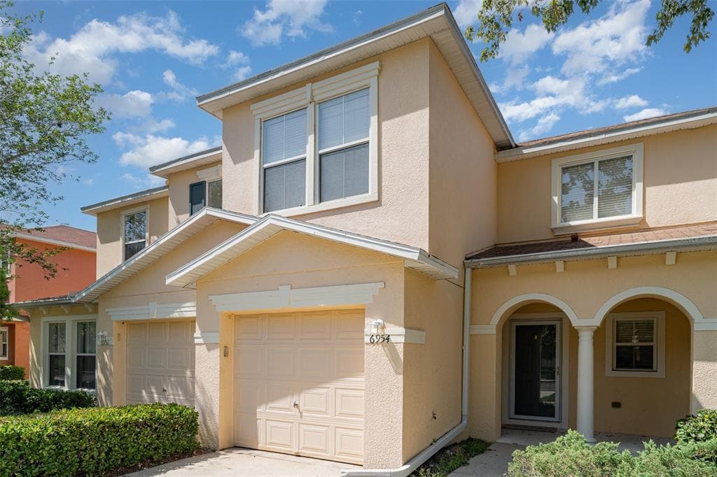 6954 HAWTHORNE TRACE LANE RIVERVIEW, FL 33578