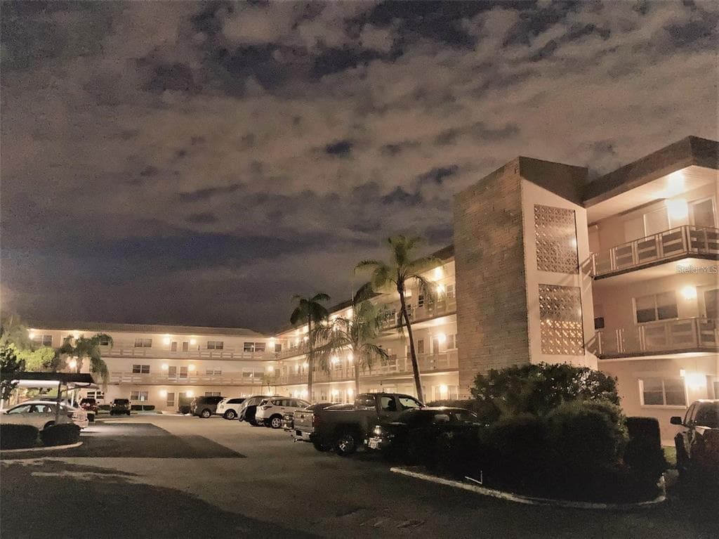 5530 80TH STREET N UNIT A306 ST PETERSBURG, FL 33709