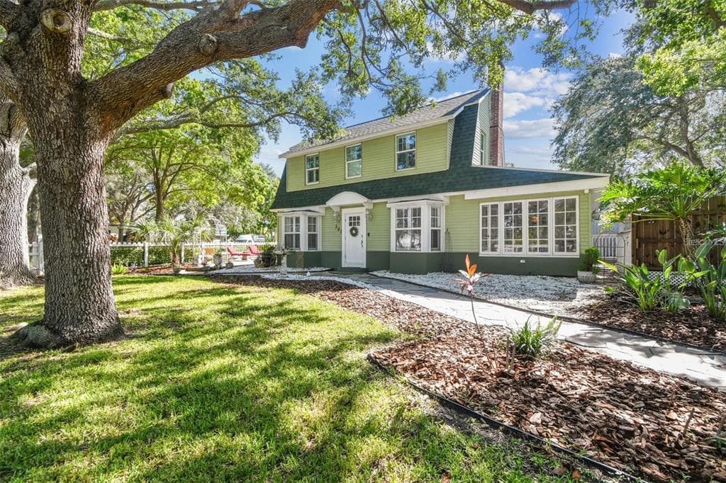 301 81ST AVENUE NE ST PETERSBURG, FL 33702