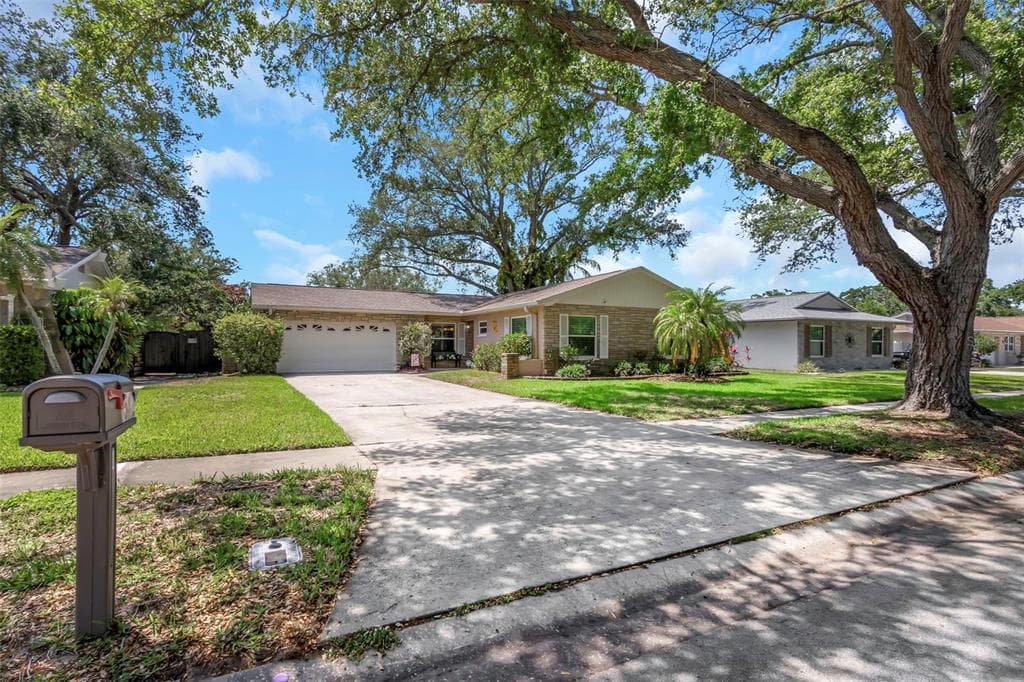 1542 DINNERBELL LANE E DUNEDIN, FL 34698