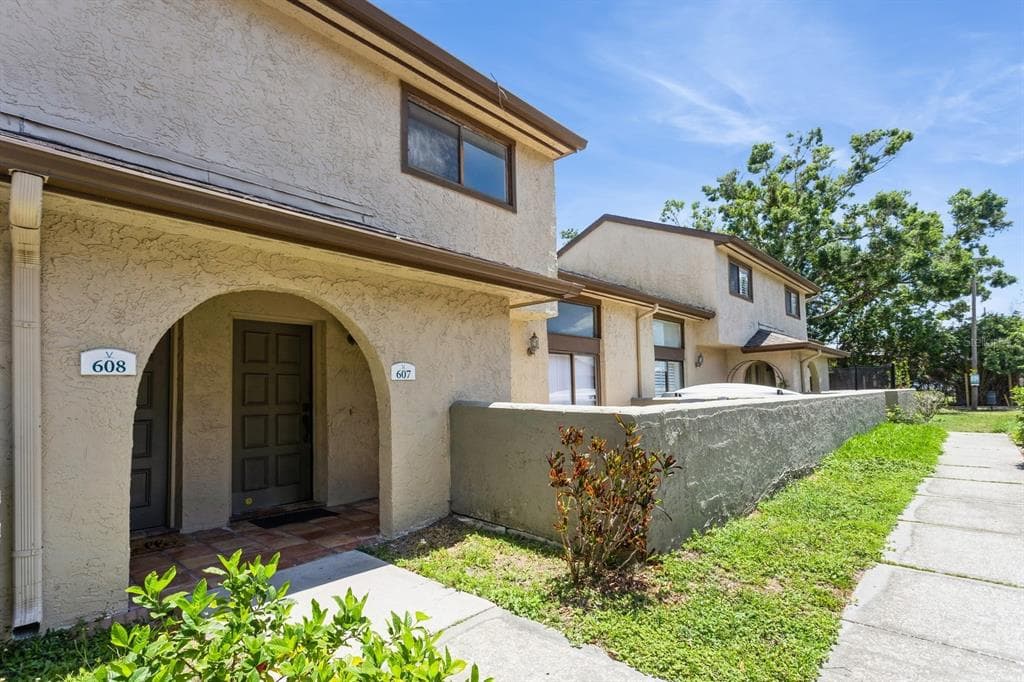 6262 142ND AVENUE N UNIT 607 CLEARWATER, FL 33760