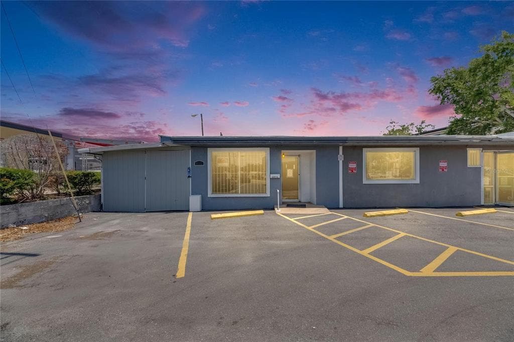 8307 W HILLSBOROUGH AVENUE UNIT B TAMPA, FL 33615