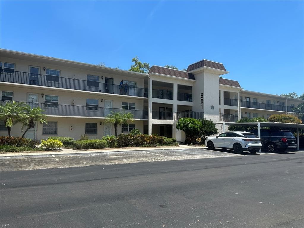 861 MAPLE COURT UNIT 104 DUNEDIN, FL 34698