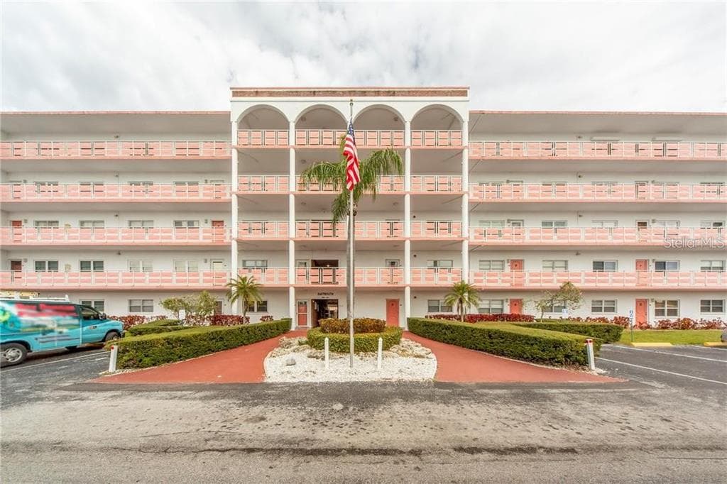 5501 80TH STREET N UNIT 207 ST PETERSBURG, FL 33709
