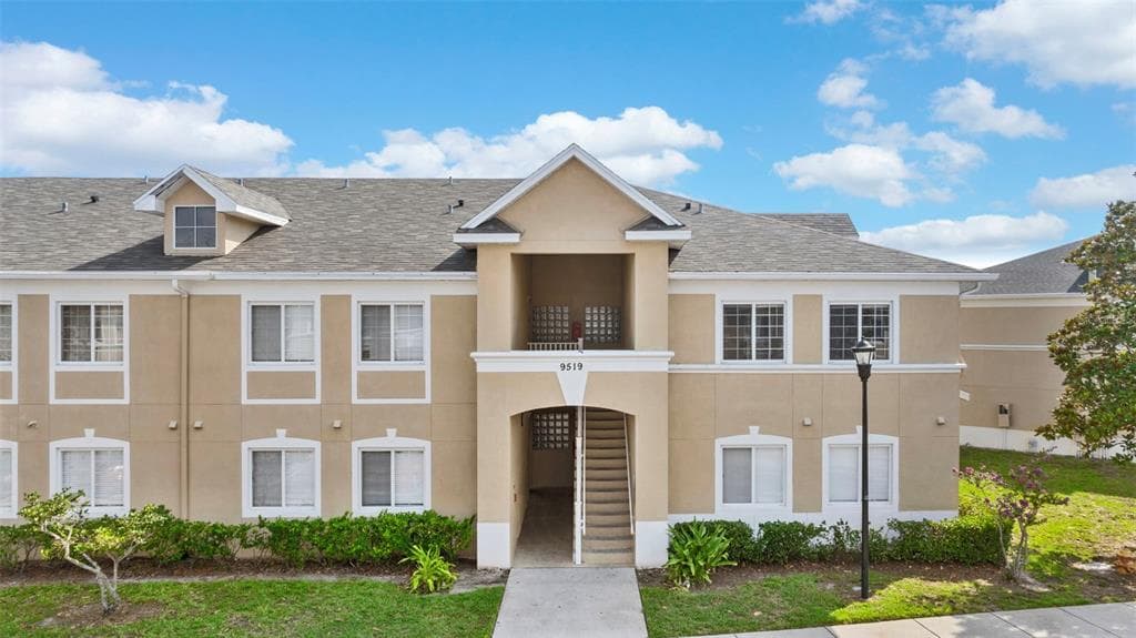 9519 NEWDALE WAY UNIT 202 RIVERVIEW, FL 33578