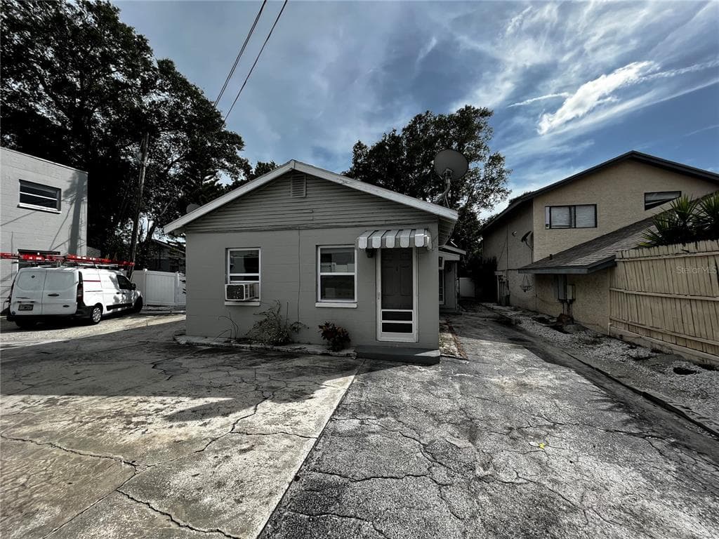 1437 GULF TO BAY BOULEVARD UNIT B CLEARWATER, FL 33755